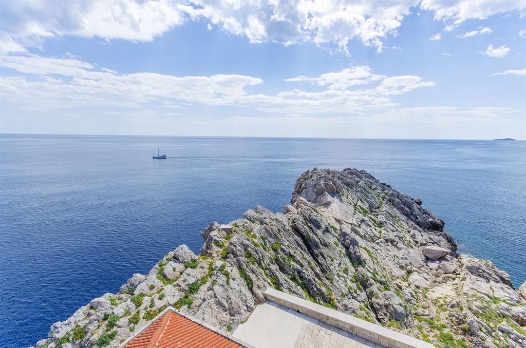 Lighthouse Grebeni Villa